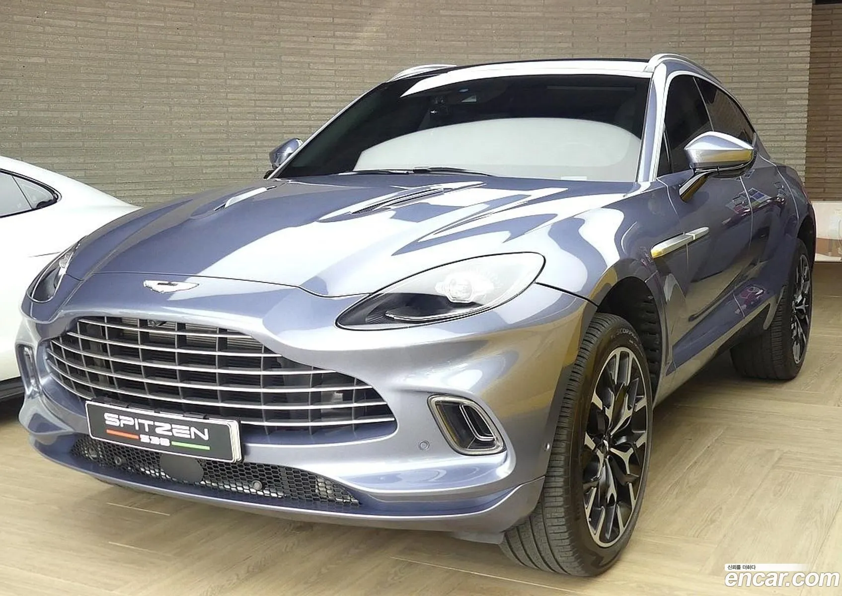 Aston Martin Dbx I 40 V8 2021 - фотография 3498655