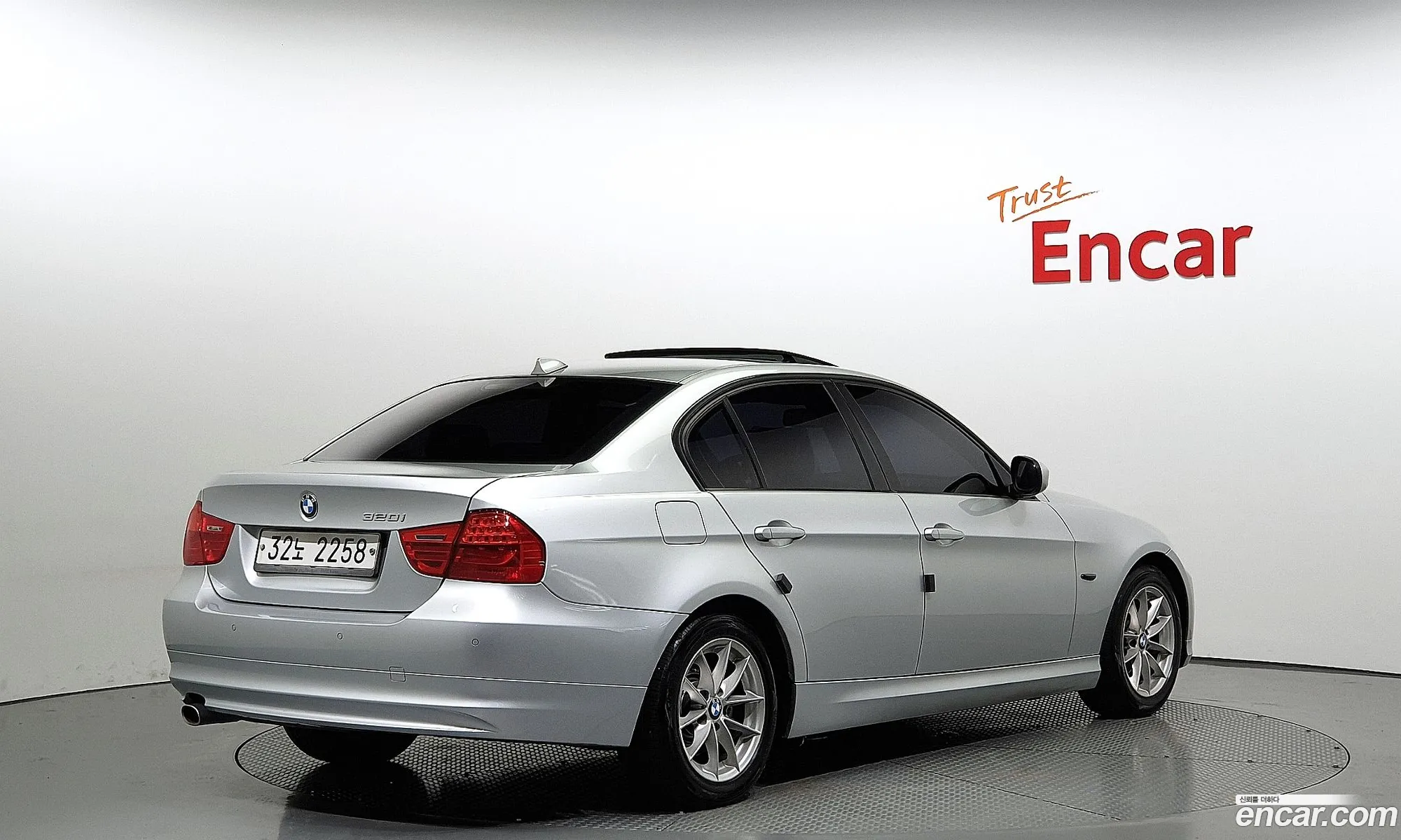 BMW 3Er 320I Sedan 2011 - фотография 177712