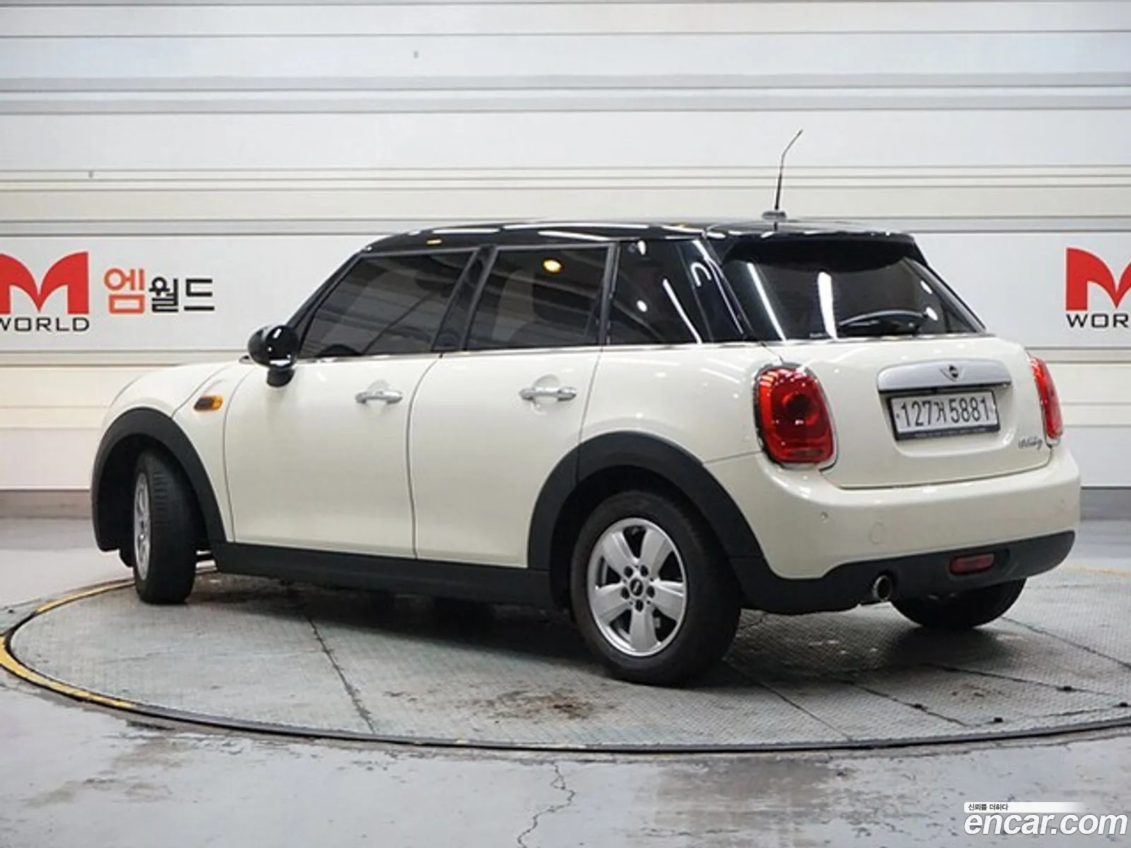 Mini Cooper 5-Door Basic Model 2015 - фотография 4177385