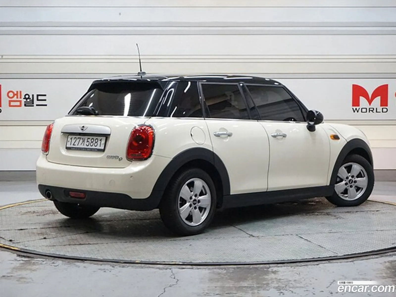 Mini Cooper 5-Door Basic Model 2015 - фотография 4177387