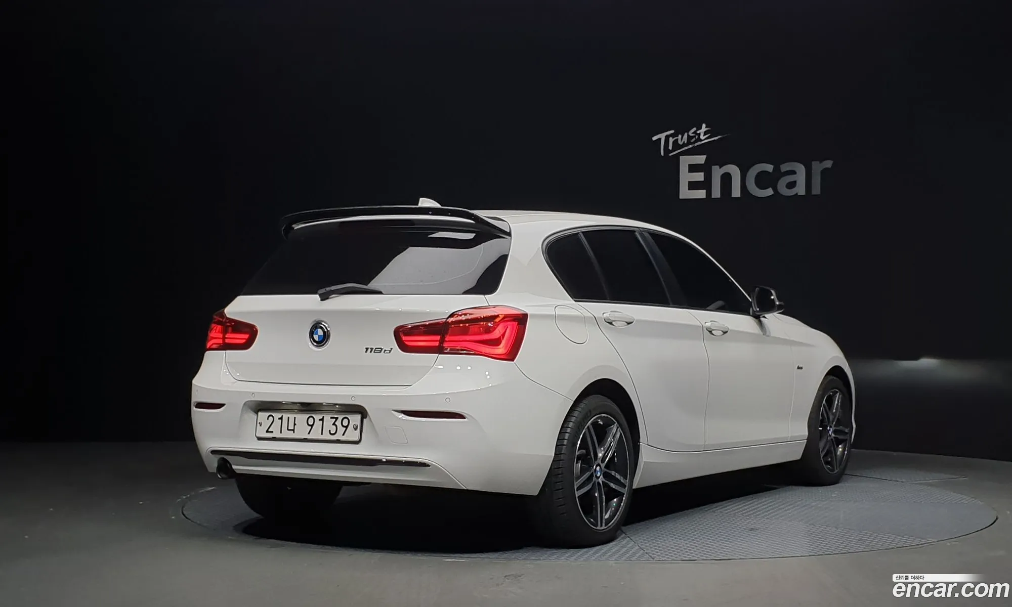 BMW 1Er 118D Sport 5 Door 2017 - фотография 18486555
