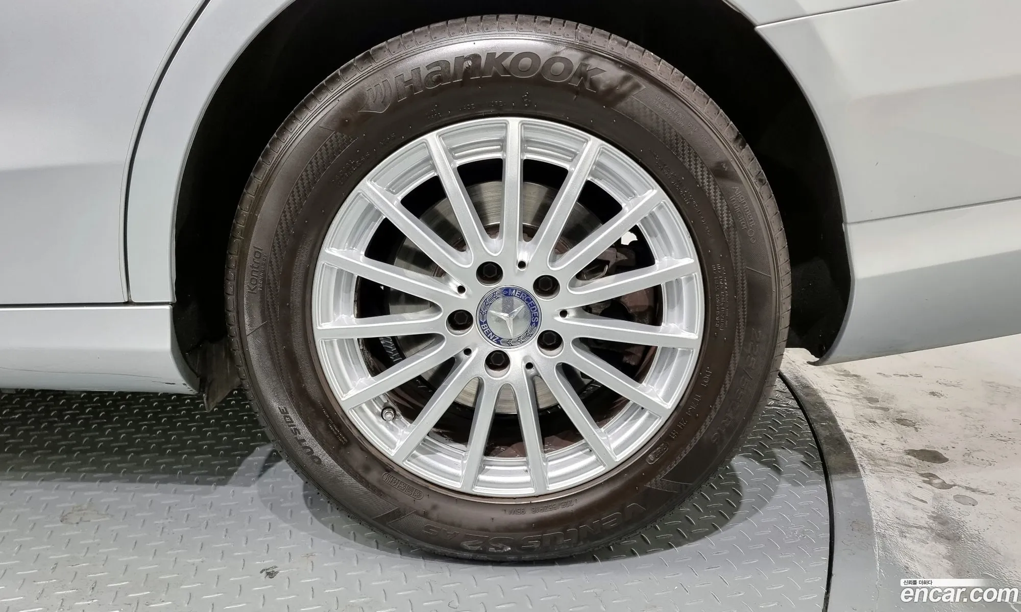 Mercedes C-Class W205 C200 - фотография 12709894