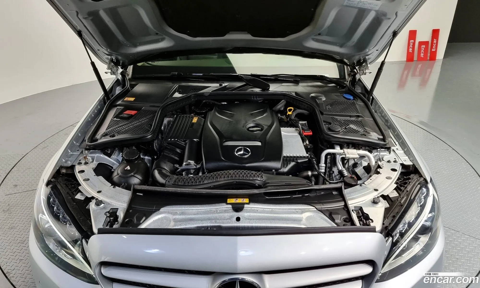Mercedes C-Class W205 C200 - фотография 12709895