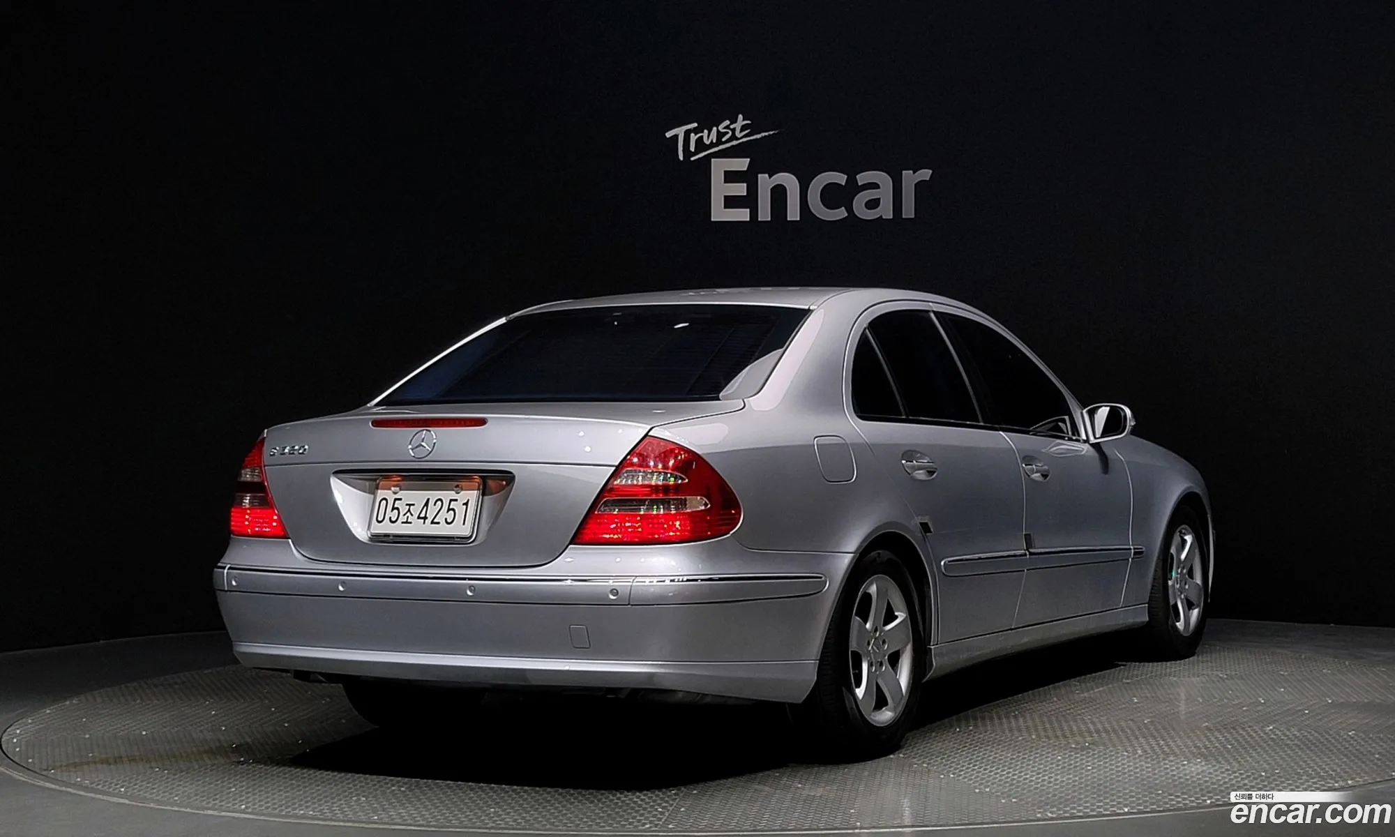Benz E-Class W211 E200K - фотография 12070623