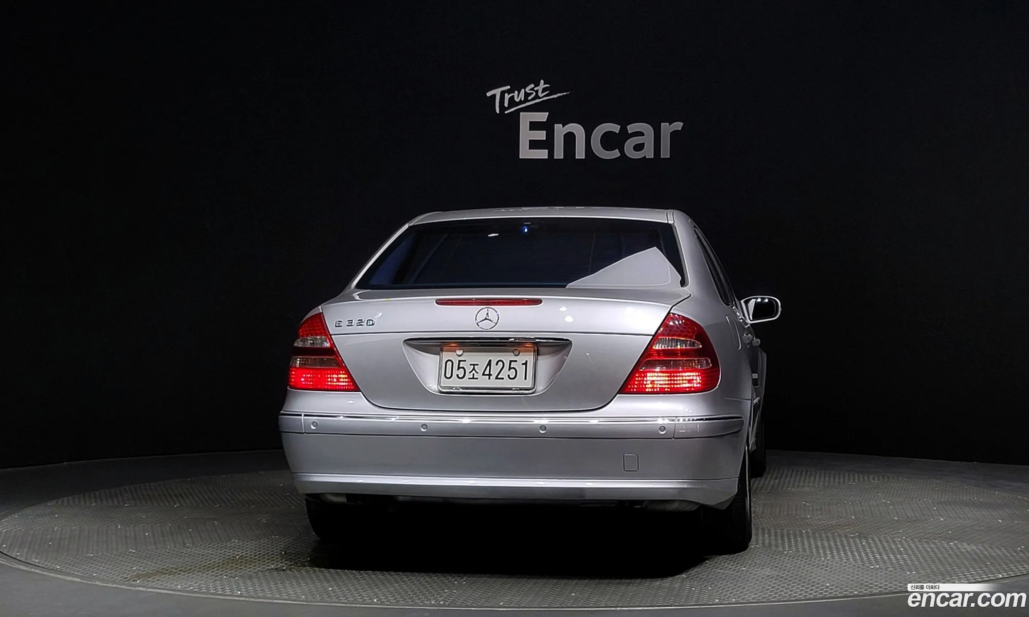 Benz E-Class W211 E200K - фотография 12070625