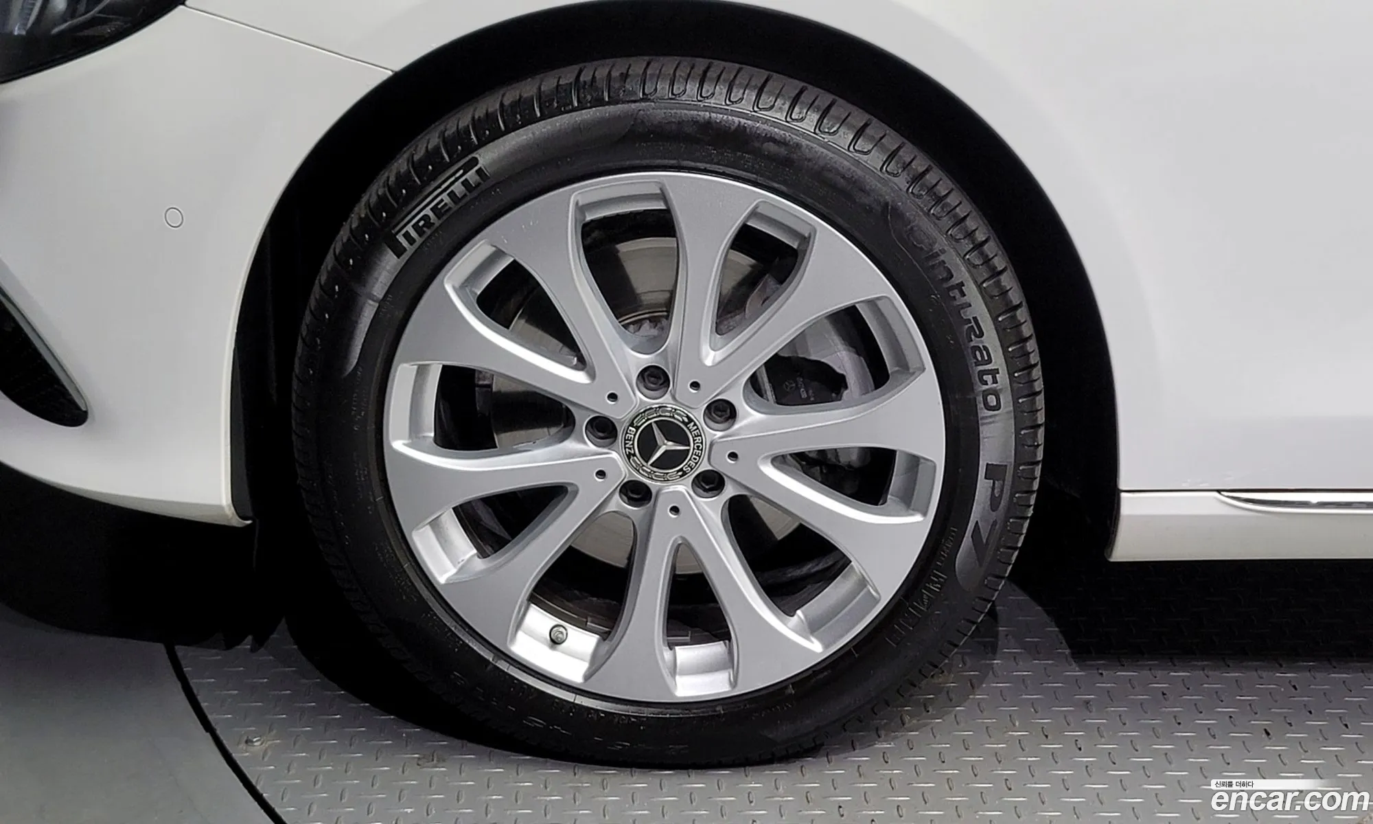 Mercedes-Benz E-Klasse V W213 S213 C238 E220D 4Matic Exclusive 2019 - фотография 12600664