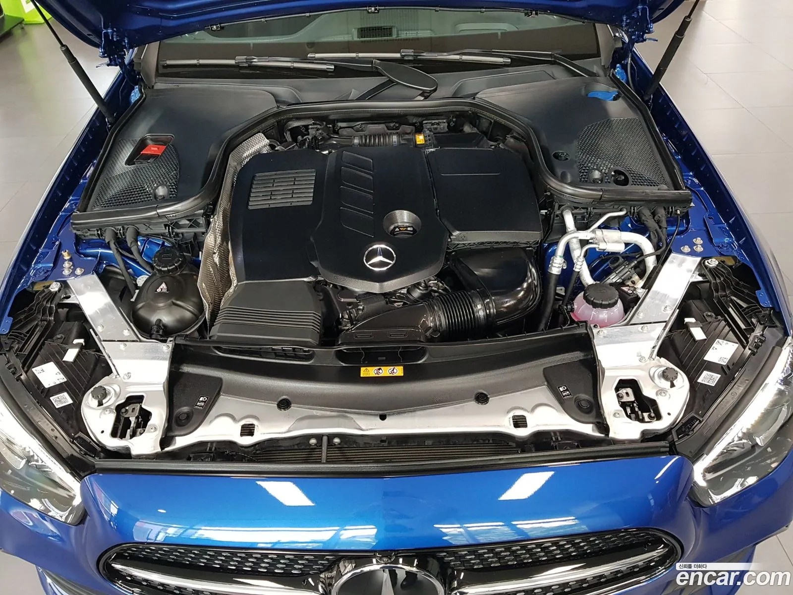Mercedes-Benz E-Klasse E300D 4Matic Coupe 2023 - фотография 13534567
