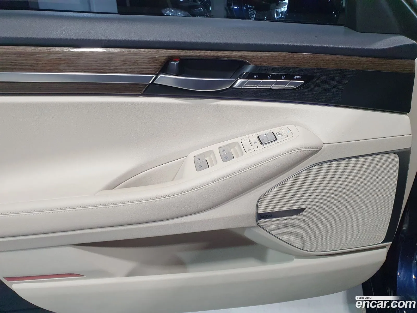 Genesis G90 I 38 Awd 2020 - фотография 15264420