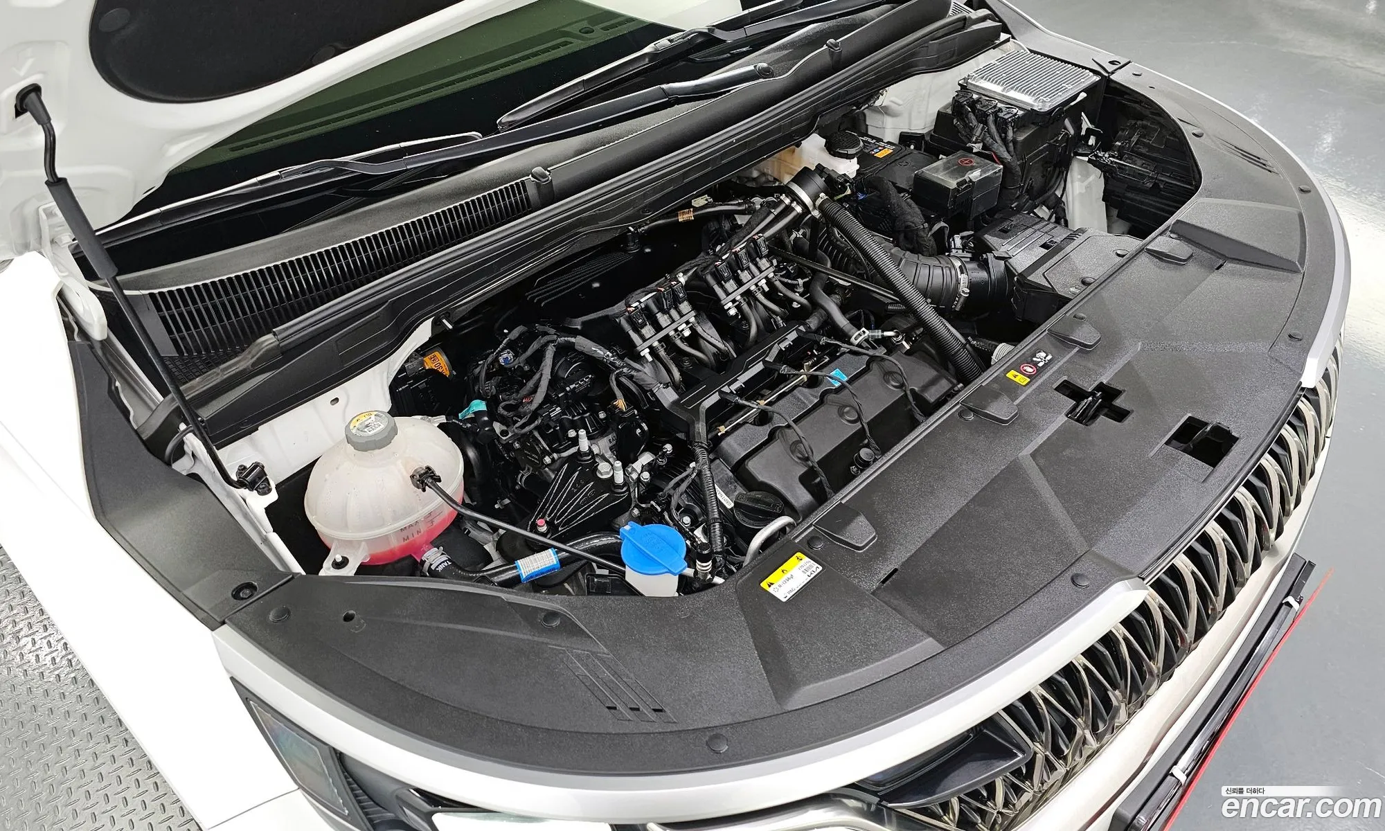 Kia Carnival Gasoline 9-Seater Prestige 2023 - фотография 12607261