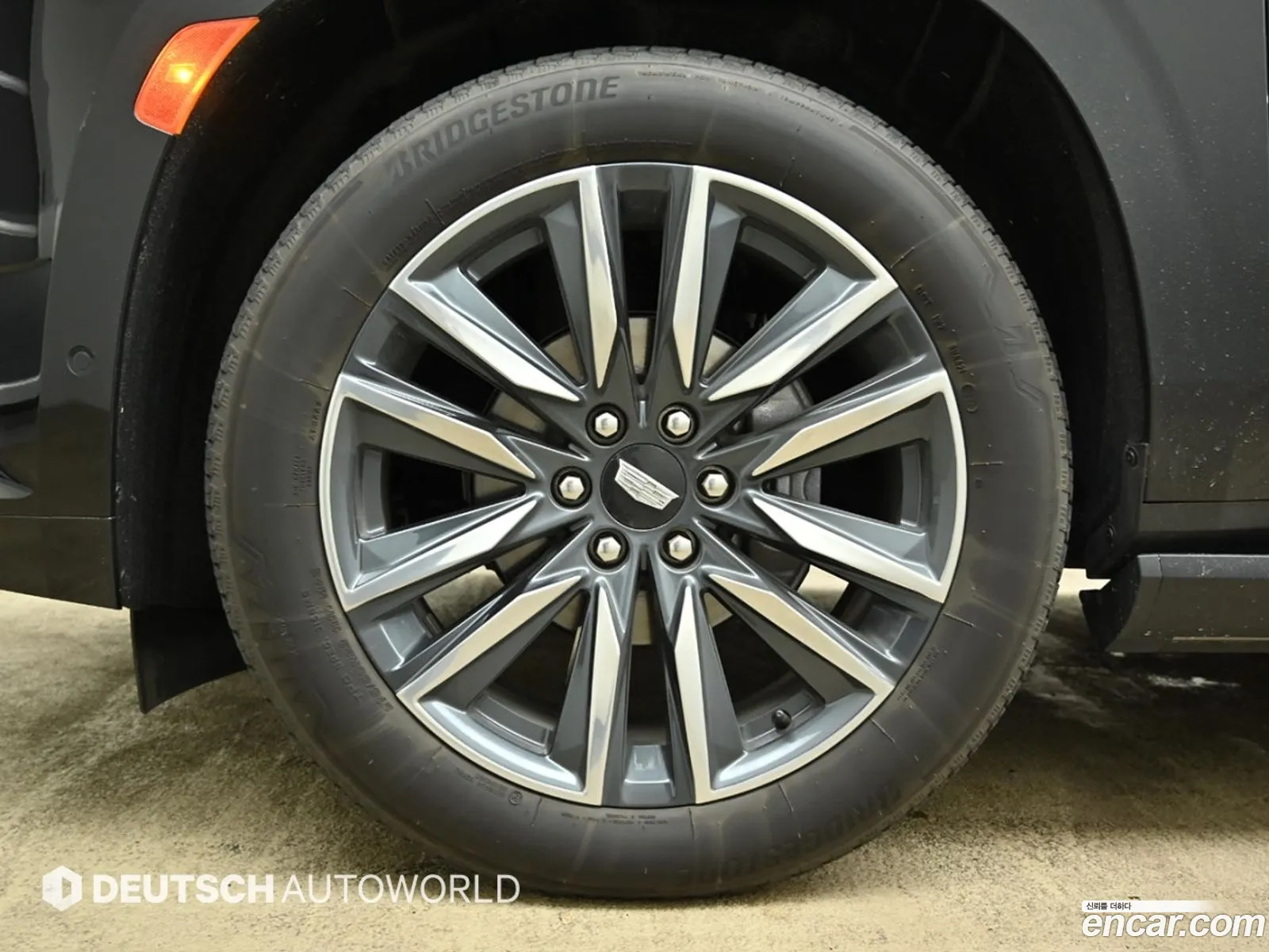 Cadillac Escalade V 62 2022 - фотография 14523831