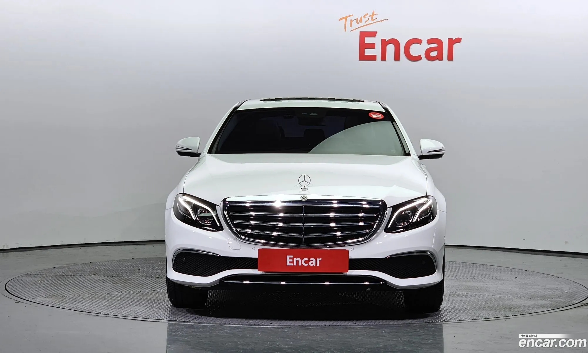 Benz E-Class W213 E220D Exclusive - фотография 12432255