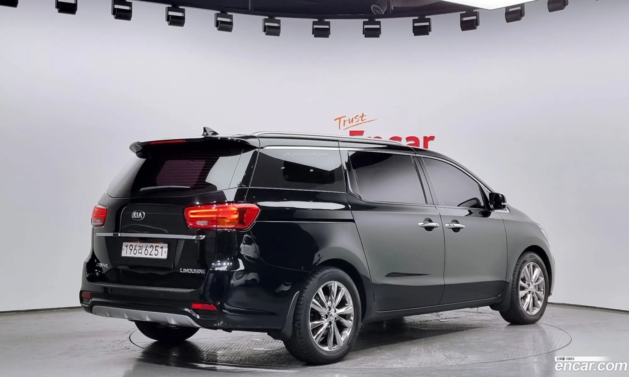 Kia Carnival Iii 7-Seater Limousine 2019 - фотография 11791406
