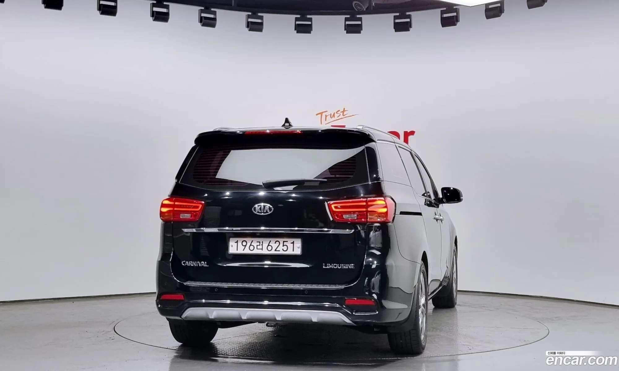 Kia Carnival Iii 7-Seater Limousine 2019 - фотография 11791408