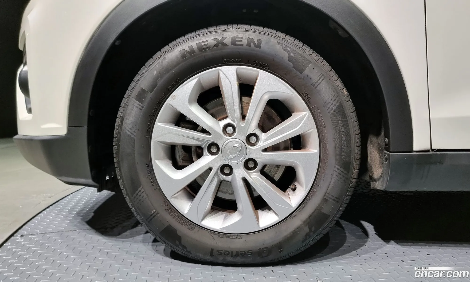 Ssangyong Tivoli Tivoli Gasoline 15 2Wd 2020 - фотография 8007952