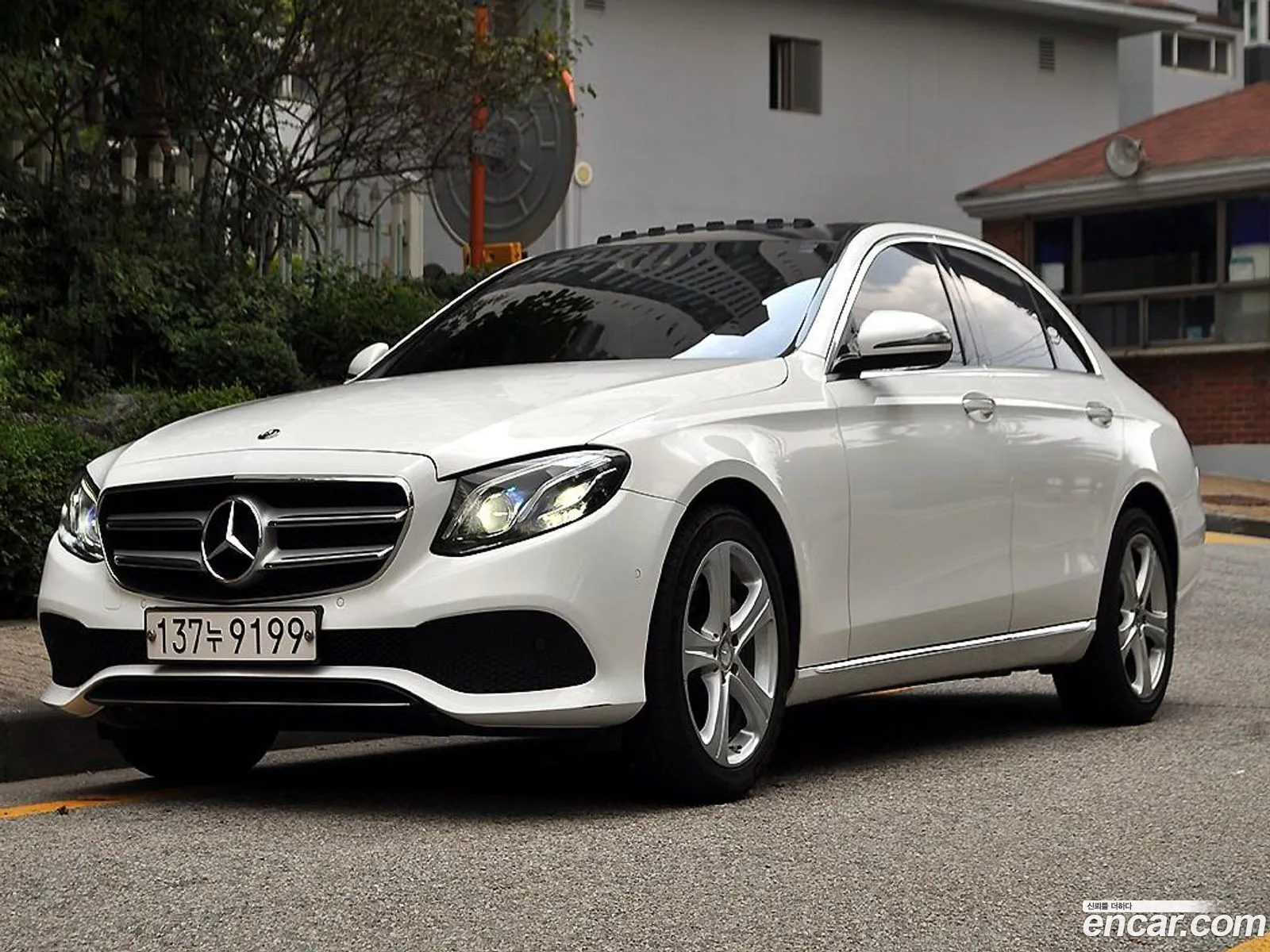 Mercedes-Benz E-Klasse E220D Avant Garde 2017 - фотография 12110753