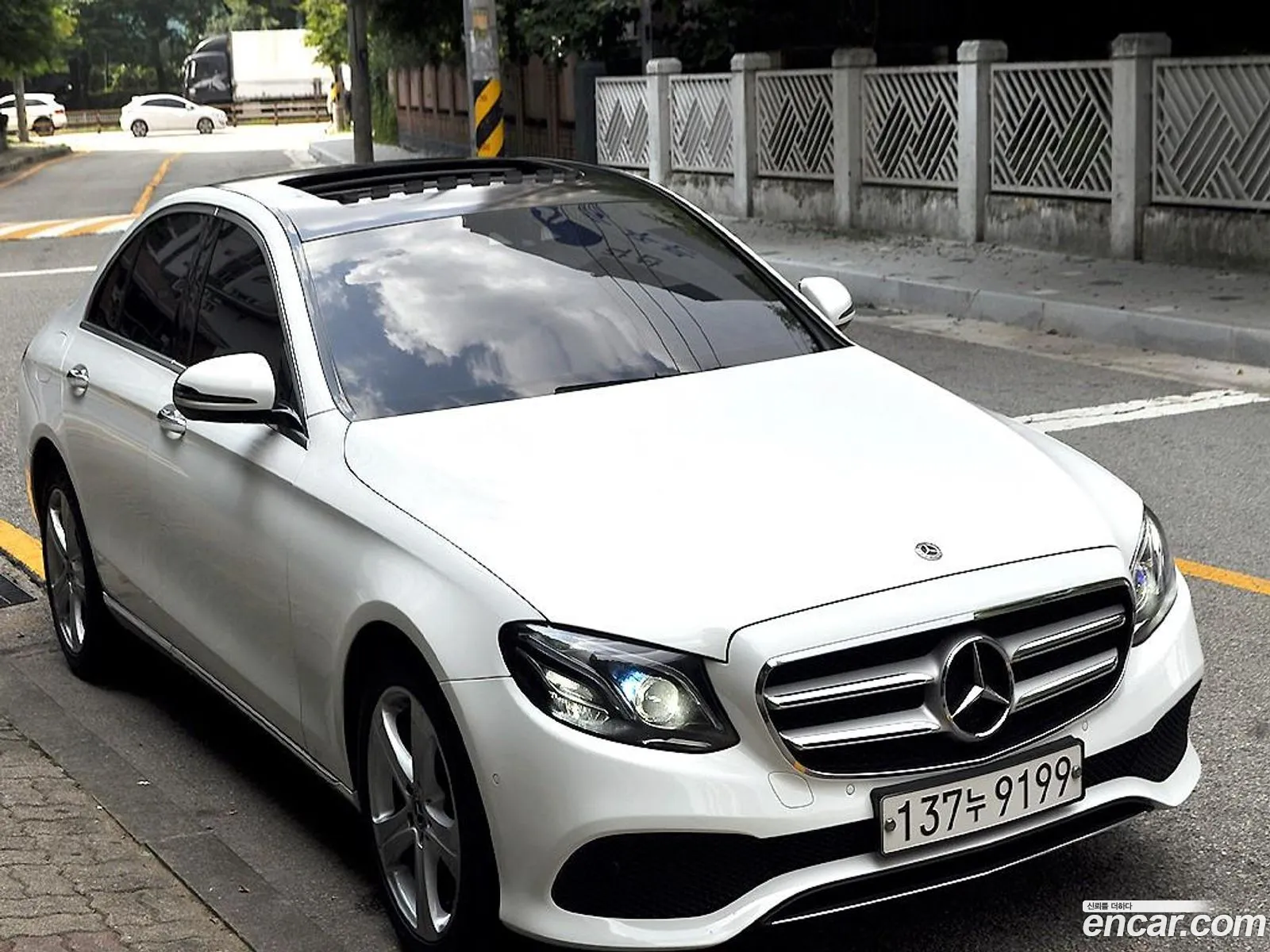 Mercedes-Benz E-Klasse E220D Avant Garde 2017 - фотография 12110758