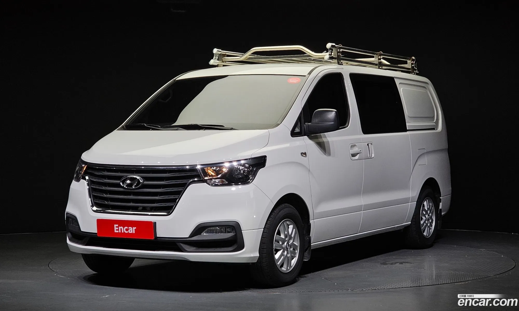 Hyundai Starex 5 Seater Van 2021 - фотография 12521476