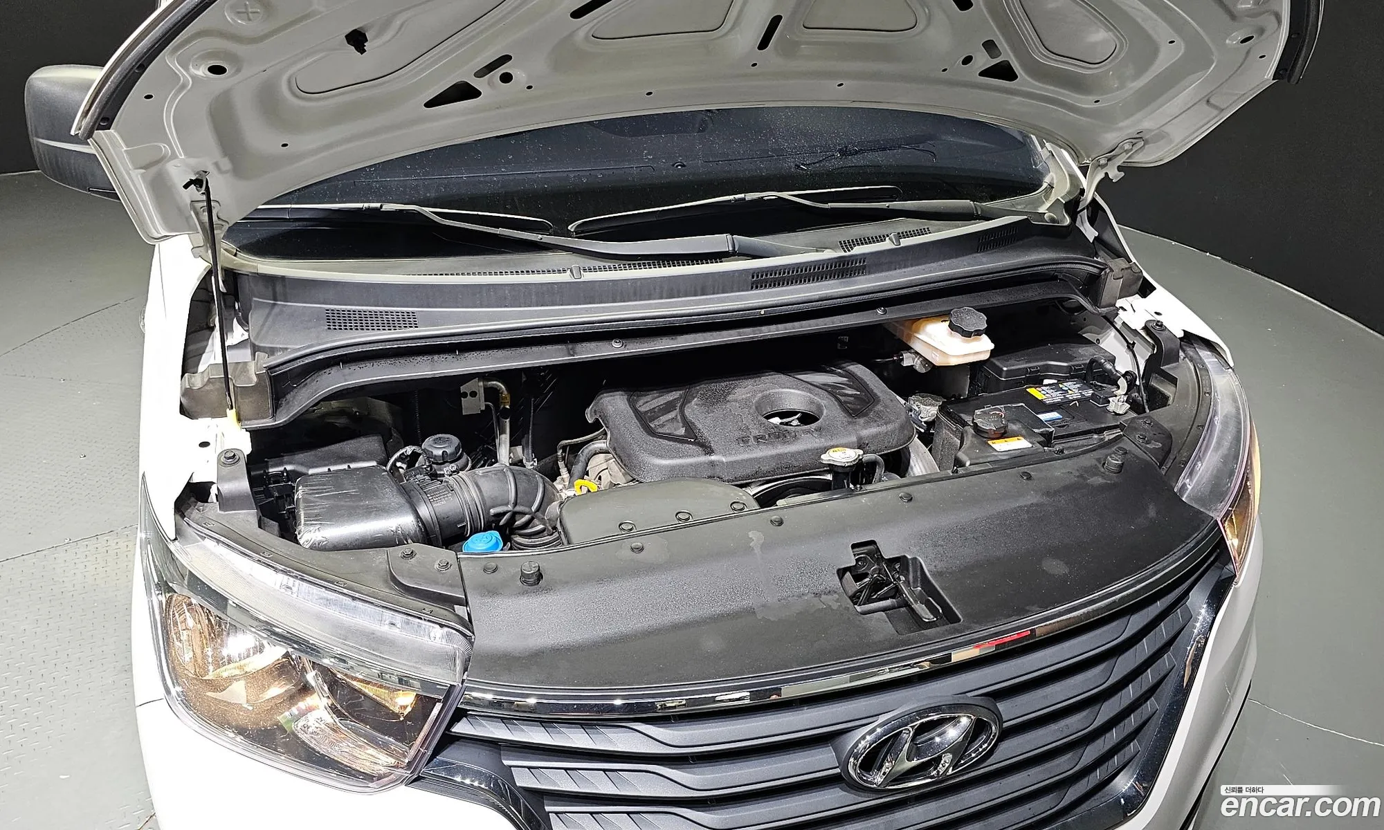 Hyundai Starex 5 Seater Van 2021 - фотография 12521481