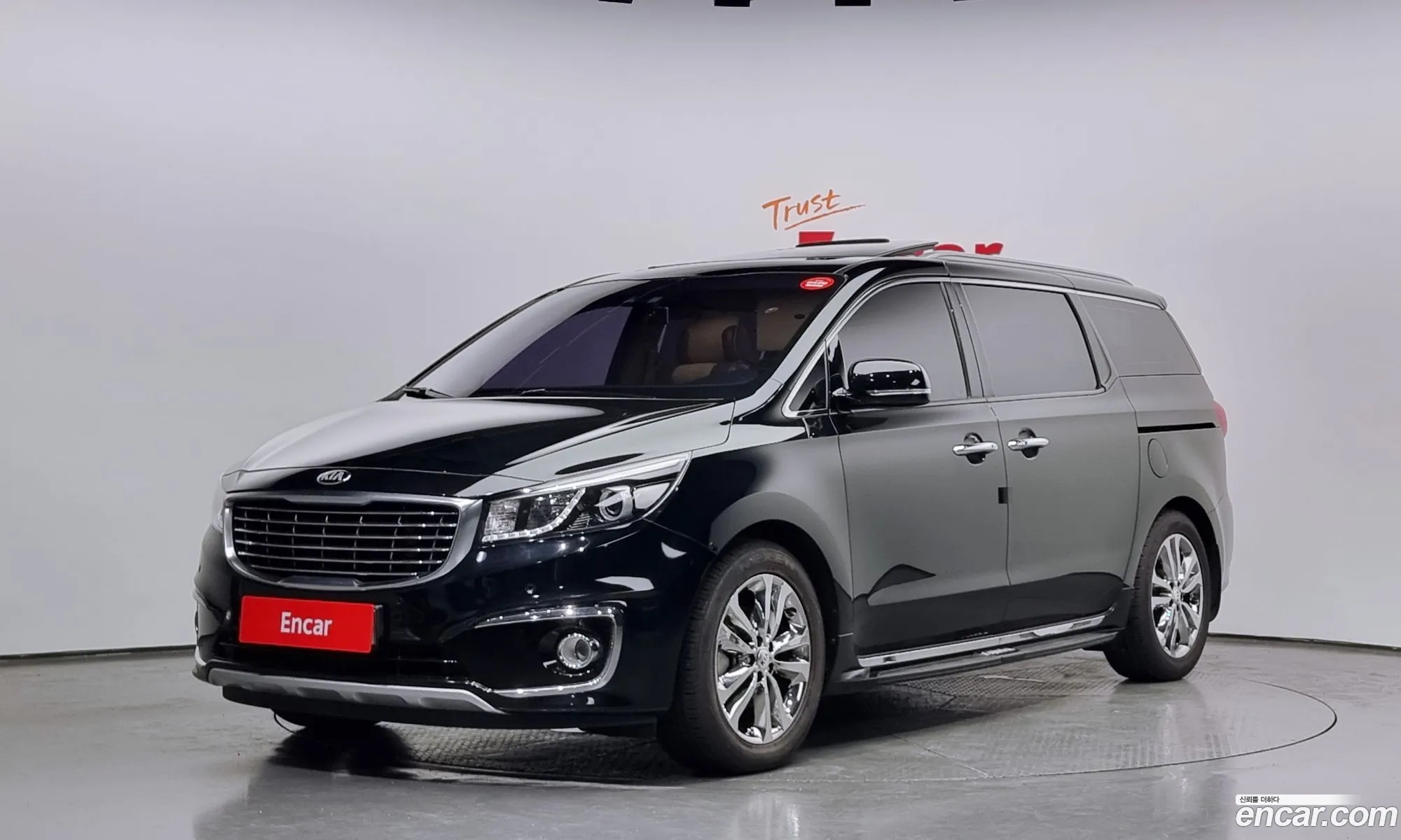 Kia Carnival 9-Seater Noblesse 2016 - фотография 15067640