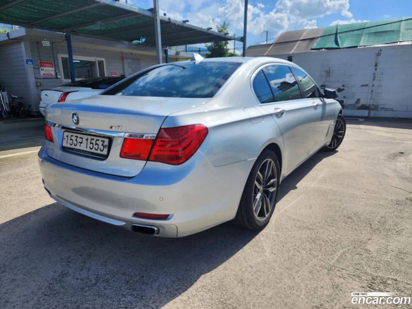 BMW 7 Series F01 750Li - фотография 6500