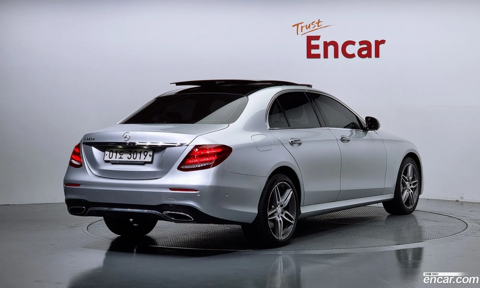 Mercedes-Benz E-Klasse E350D 2017 - фотография 12543360