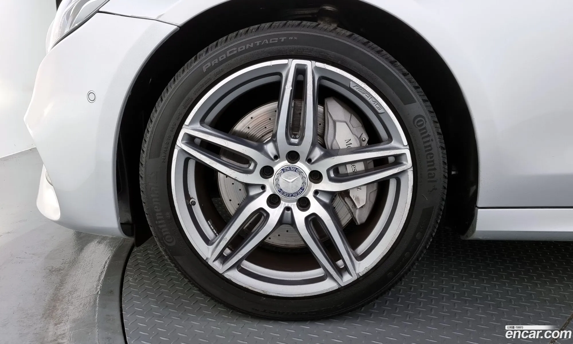 Mercedes-Benz E-Klasse E350D 2017 - фотография 12543363