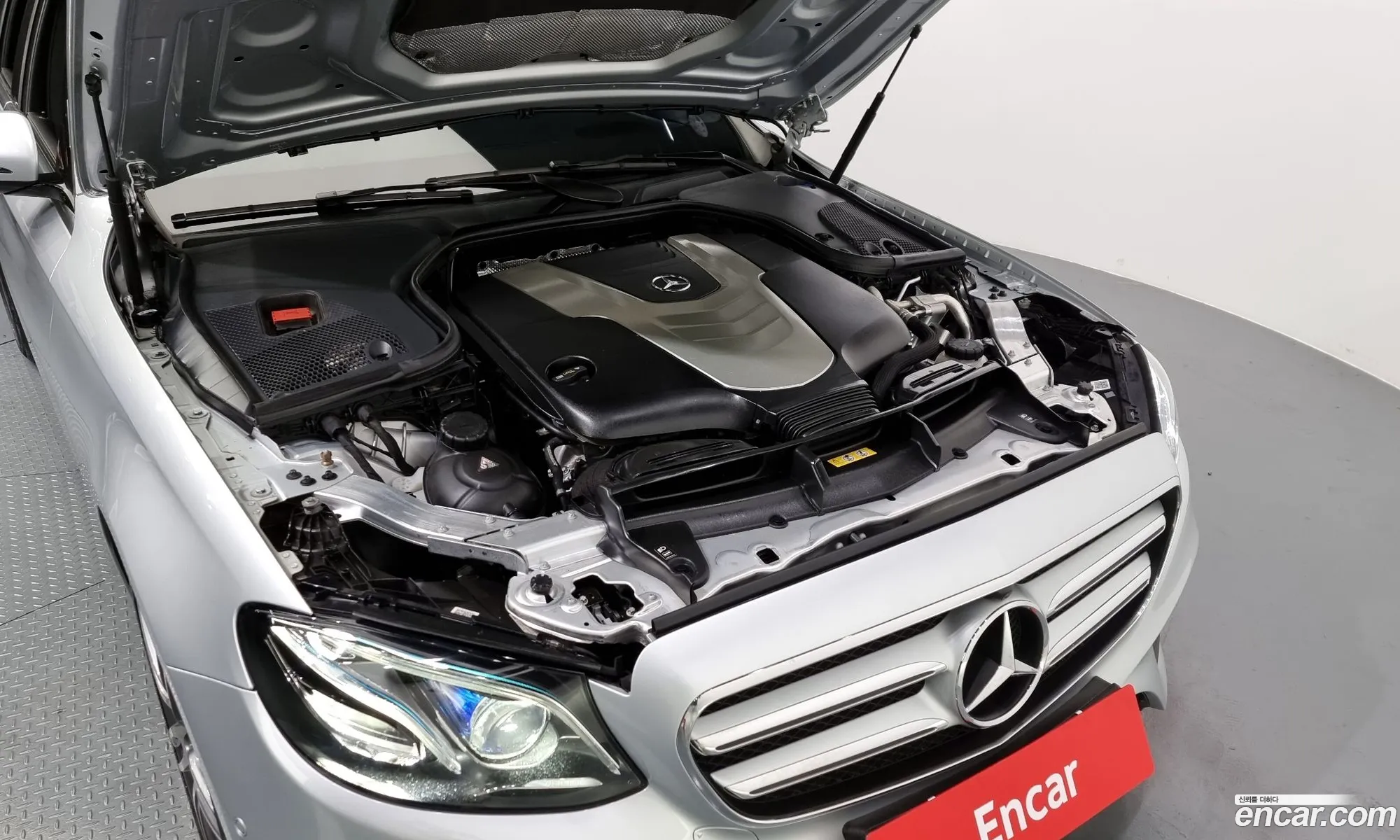 Mercedes-Benz E-Klasse E350D 2017 - фотография 12543364