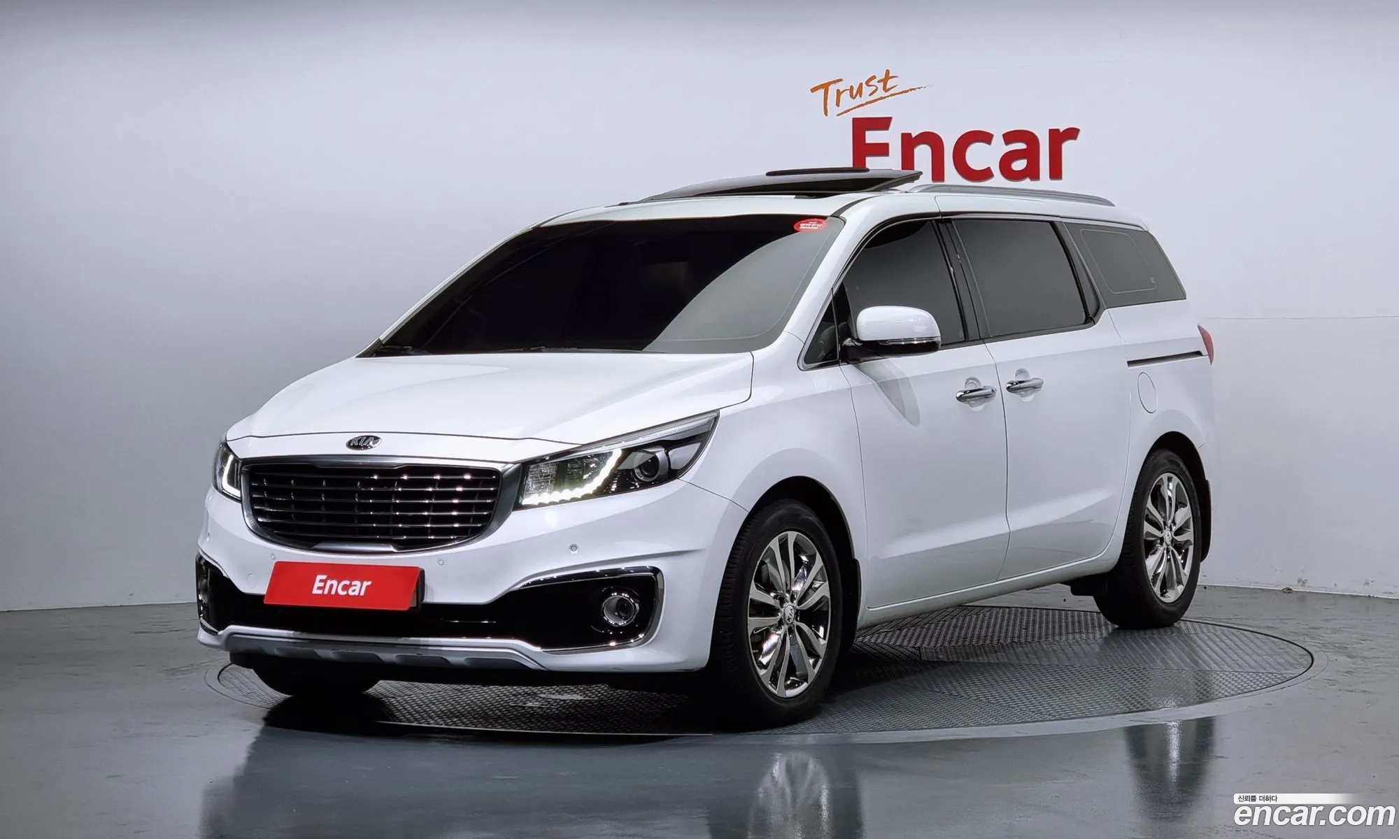 Kia Carnival 9-Seater Luxury 2018 - фотография 12607885