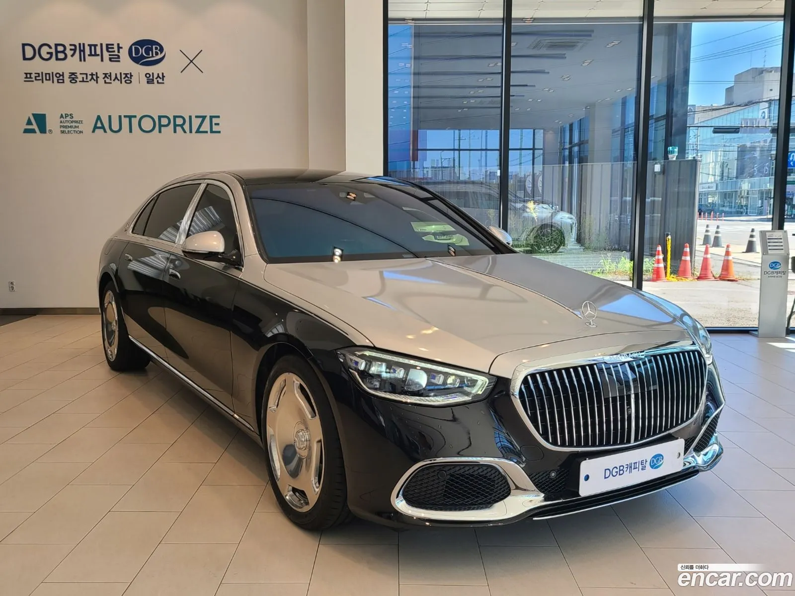 Mercedes-Benz S-Klasse Maybach S580 4Matic 2023 - фотография 12819734