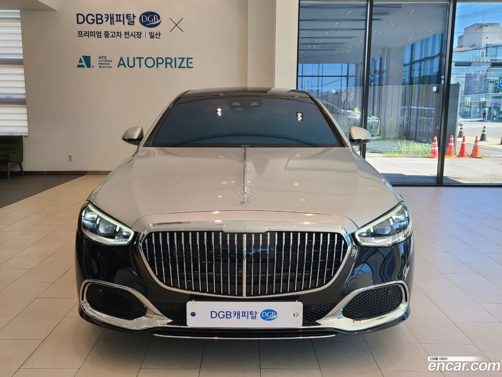 Mercedes-Benz S-Klasse Maybach S580 4Matic 2023 - фотография 12819736