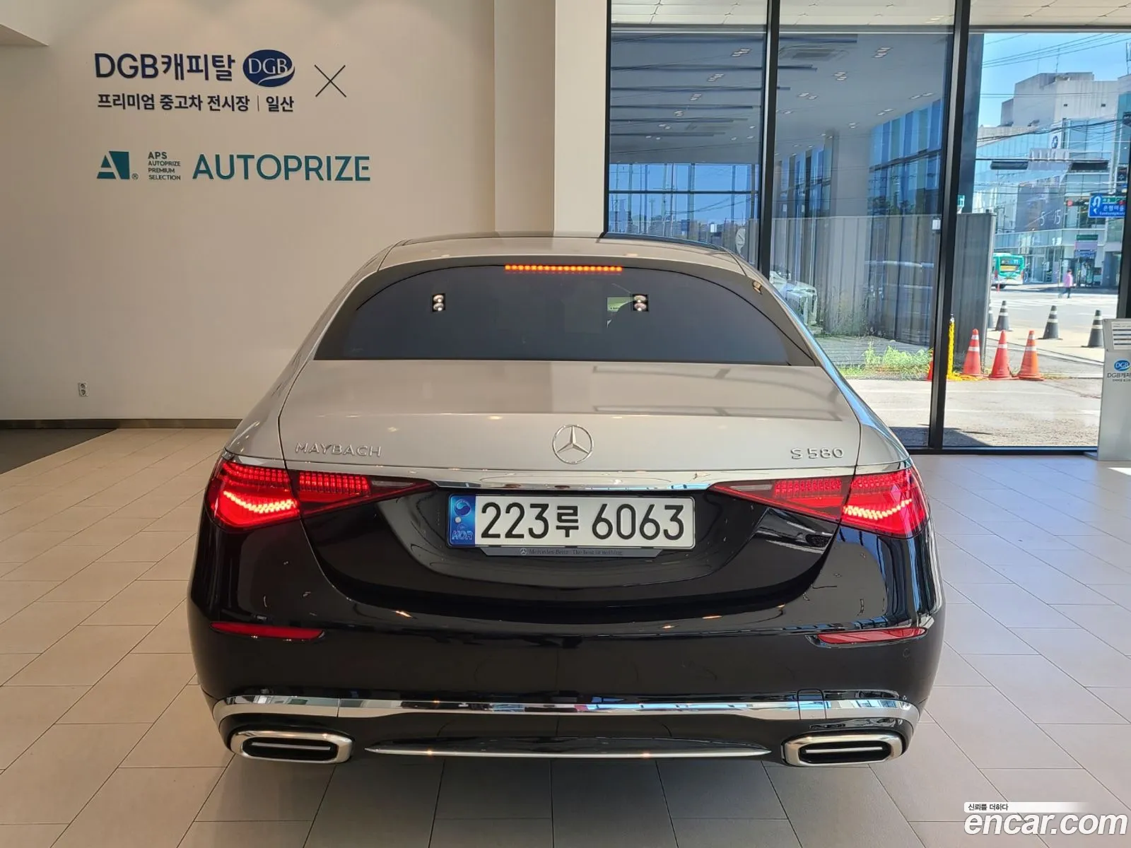 Mercedes-Benz S-Klasse Maybach S580 4Matic 2023 - фотография 12819737