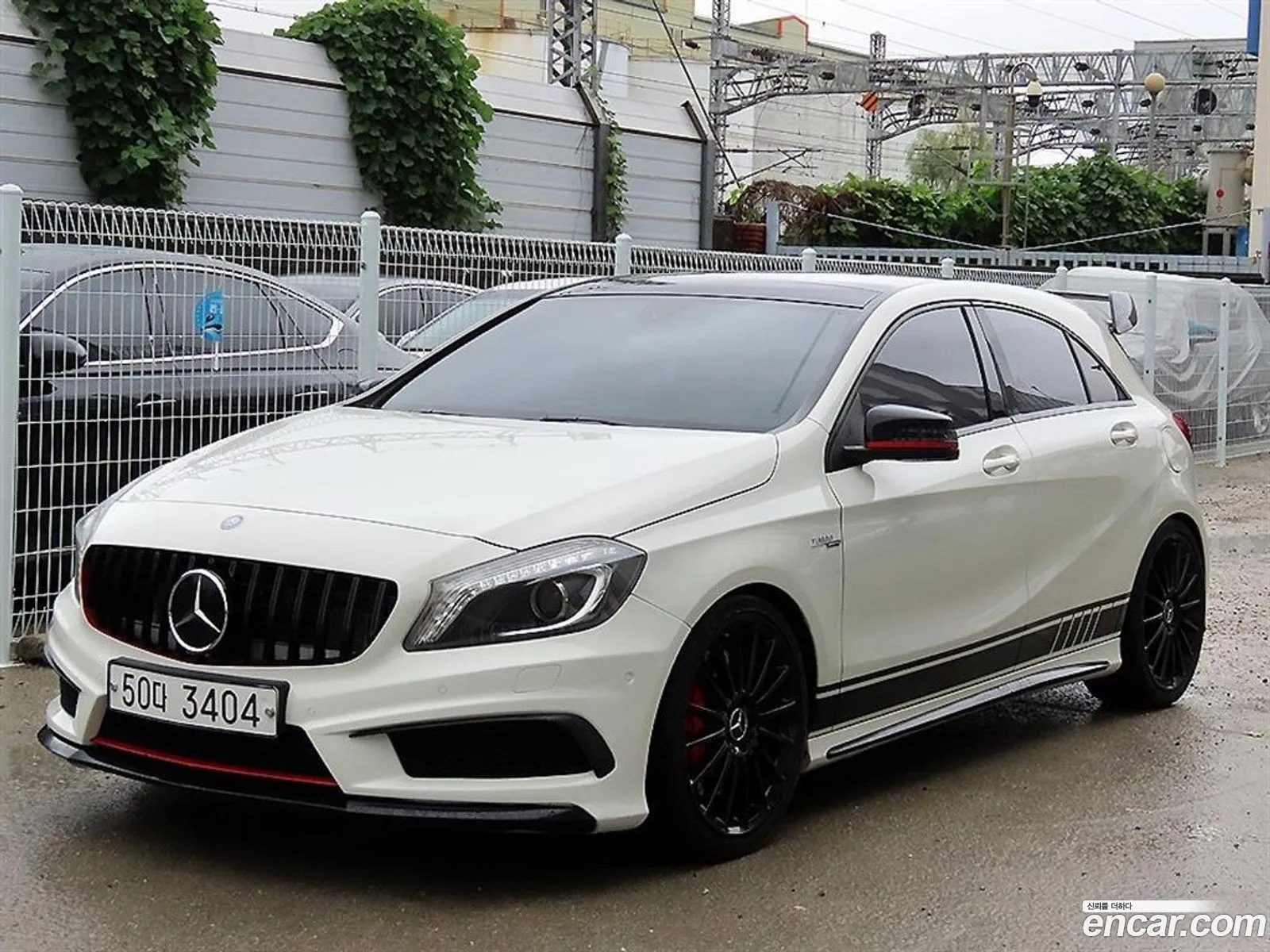 Benz A-Class W176 A45 Amg 4Matic - фотография 12707631