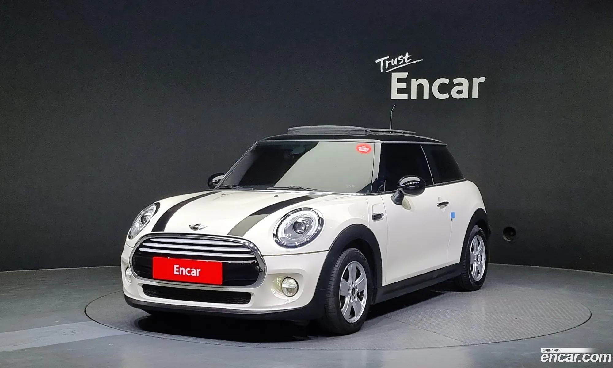 Mini Cooper Mid 2015 - фотография 4177792