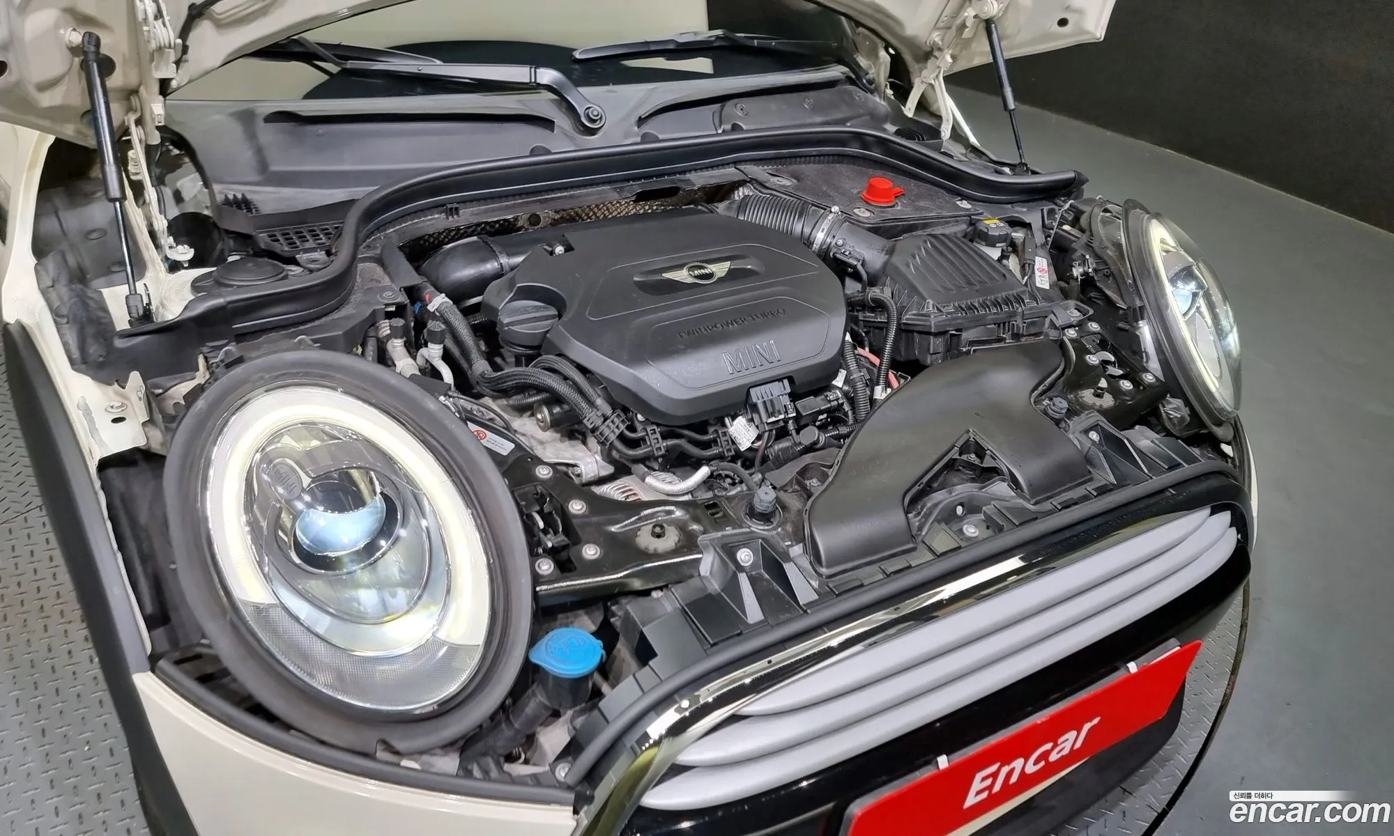 Mini Cooper Mid 2015 - фотография 4177797