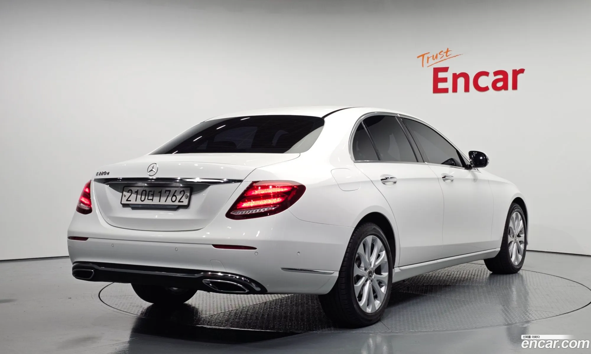 Mercedes-Benz E-Klasse V W213 S213 C238 E220D Exclusive 2019 - фотография 14078627