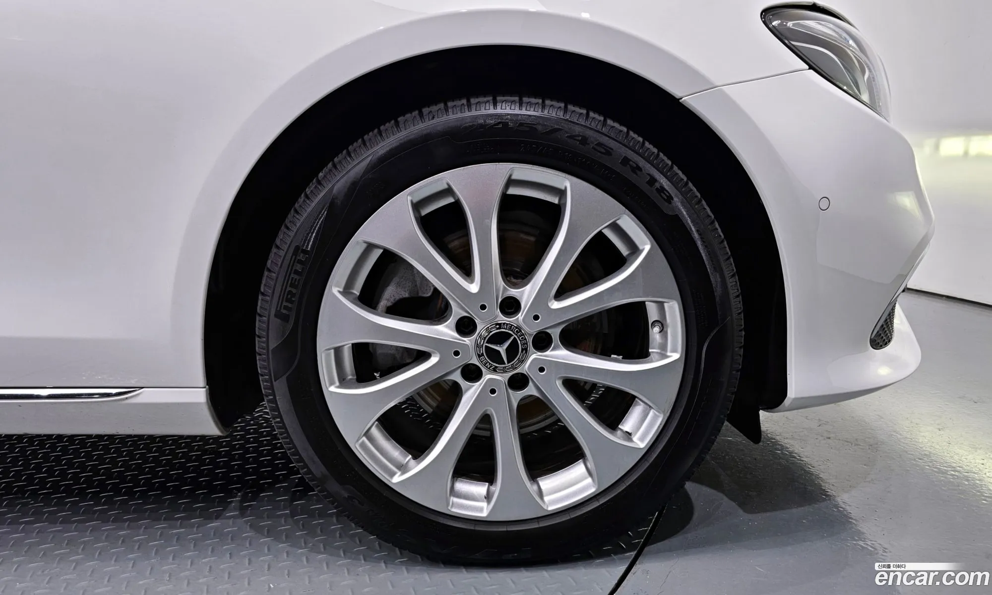 Mercedes-Benz E-Klasse V W213 S213 C238 E220D Exclusive 2019 - фотография 14078630
