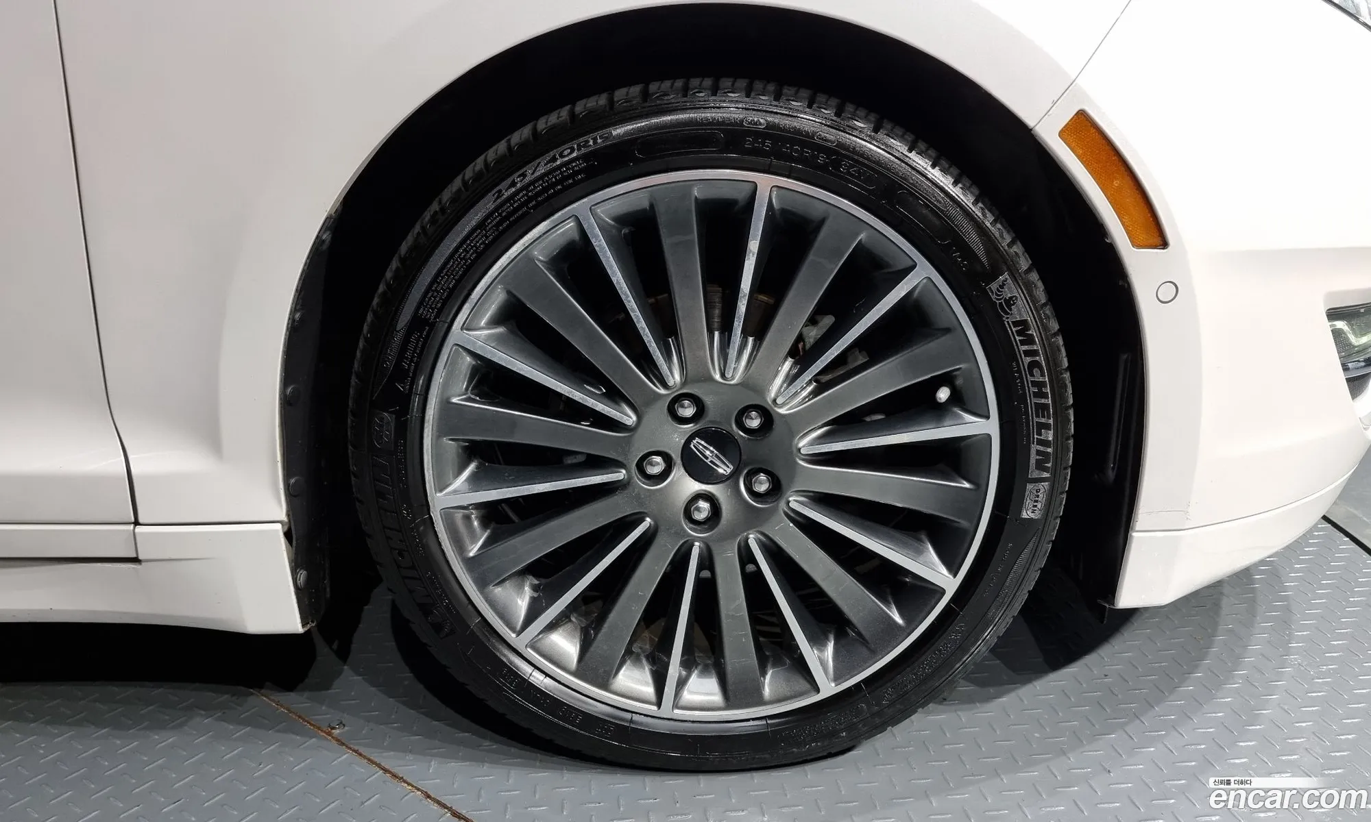 Lincoln Mkz Ii Hybrid 2014 - фотография 14455923