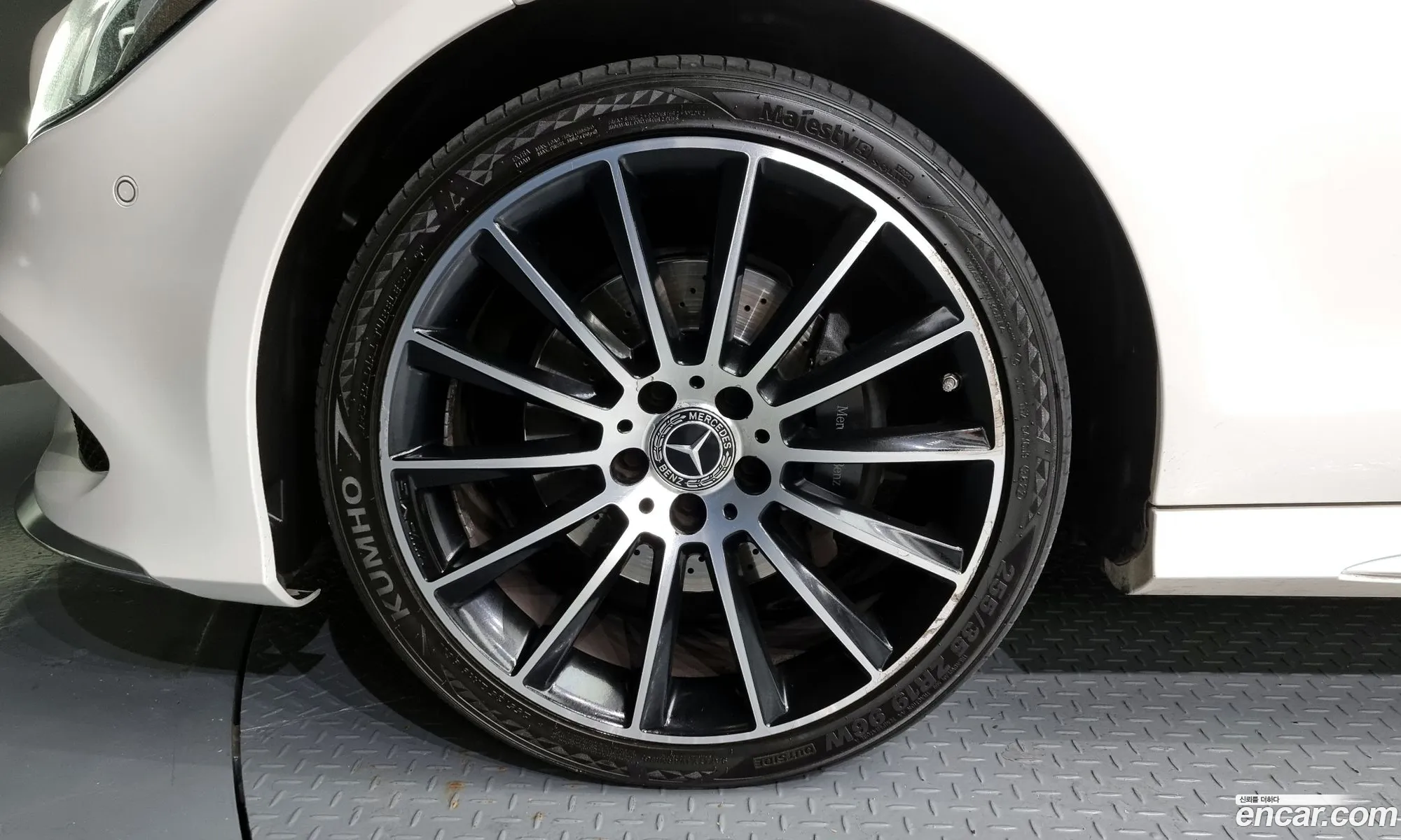 Mercedes-Benz Cls-Klasse Cls250 D 4Matic Amg Line 2017 - фотография 12516695