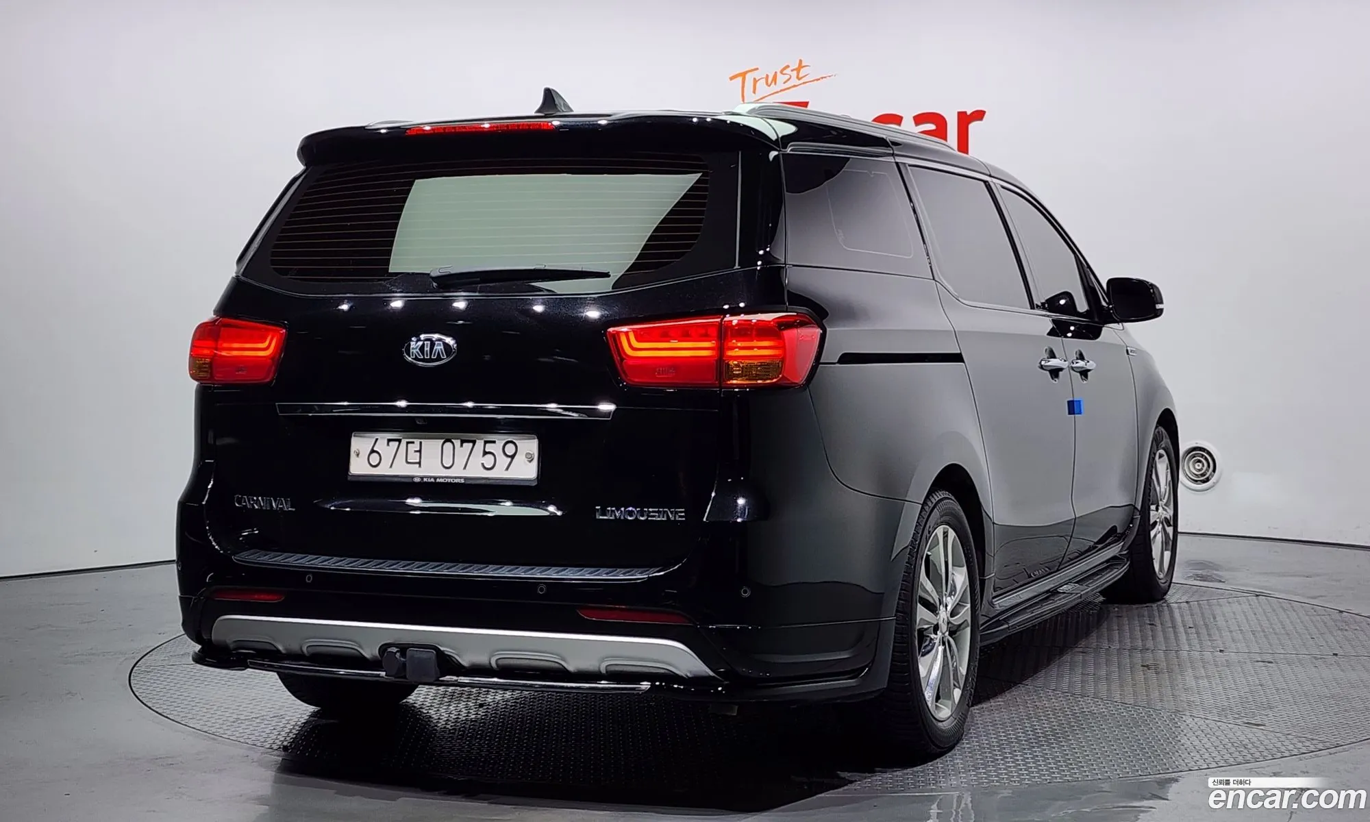 Kia Carnival 7-Seater Limousine 2016 - фотография 19642908