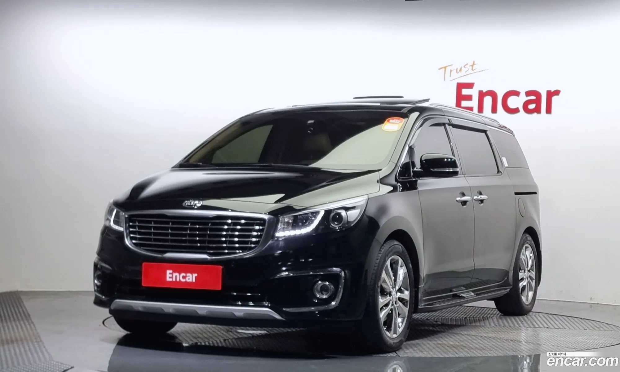 Kia Carnival 9-Seater Noblesse 2016 - фотография 12537227