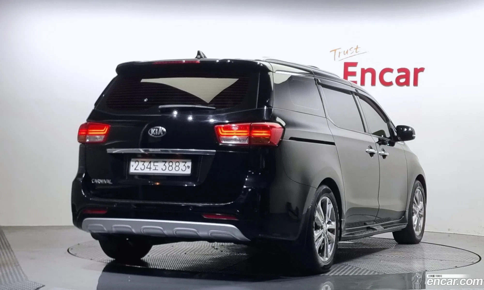 Kia Carnival 9-Seater Noblesse 2016 - фотография 12537228