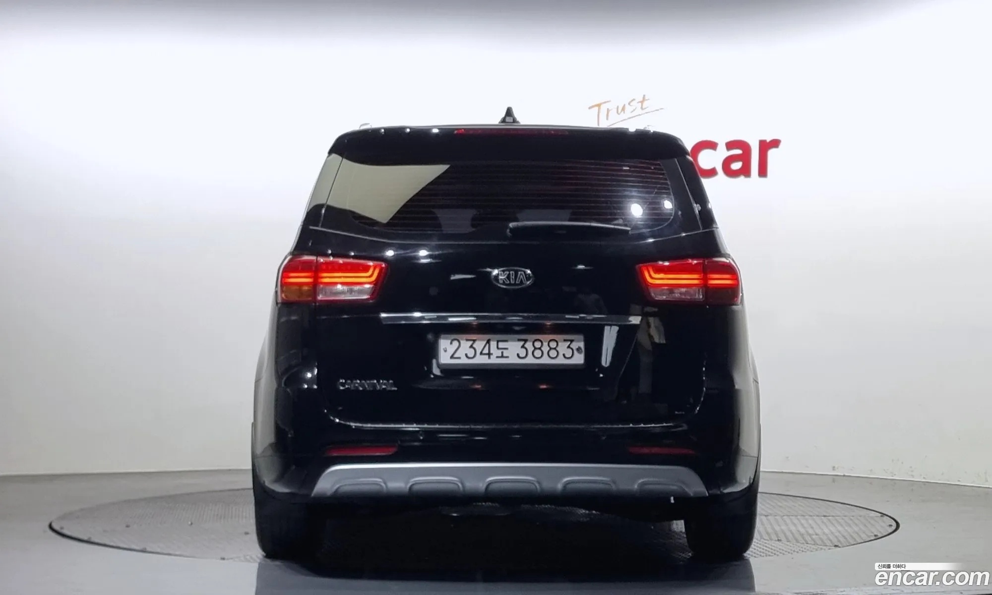 Kia Carnival 9-Seater Noblesse 2016 - фотография 12537230