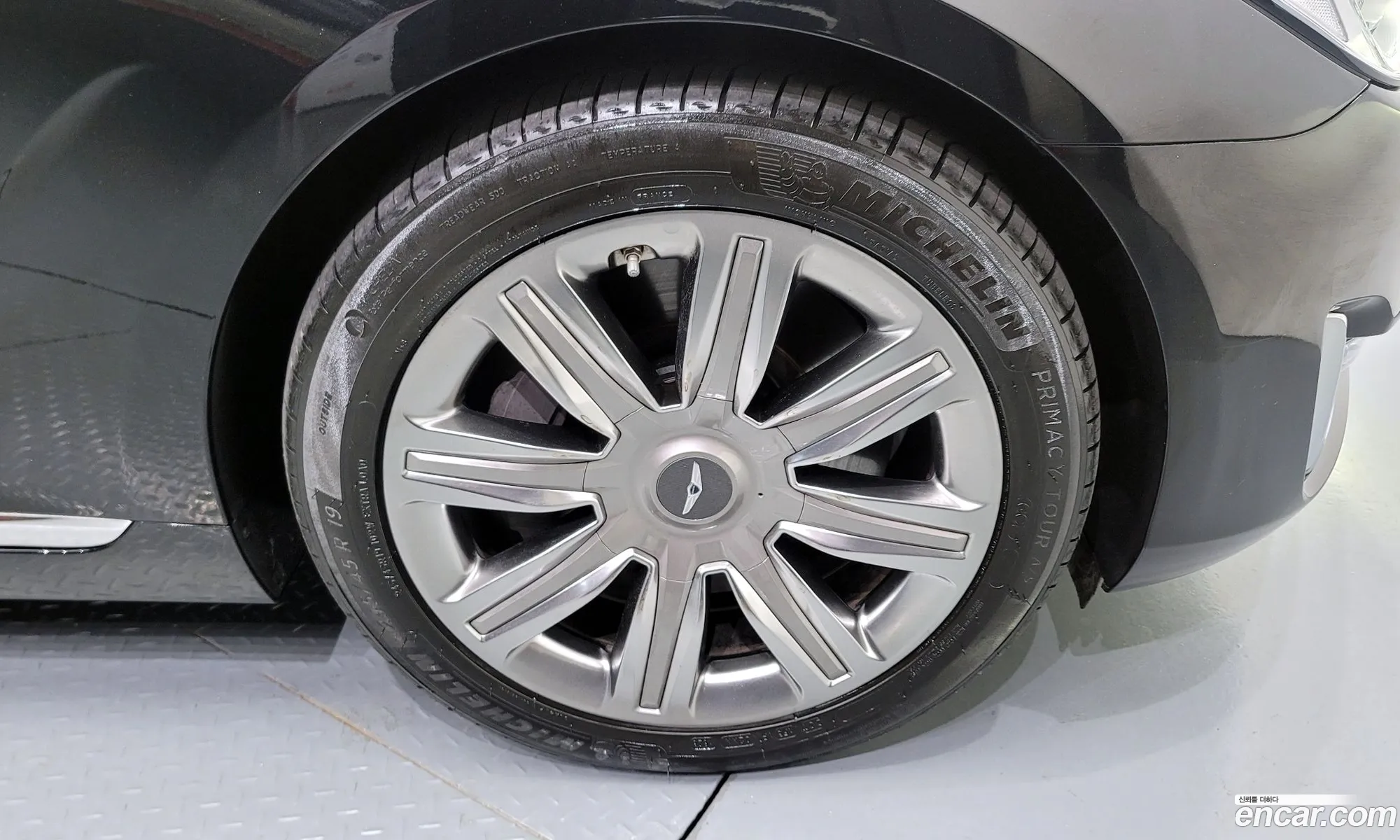 Genesis G90 I 50 Gdi Awd Limousine 2016 - фотография 11899050