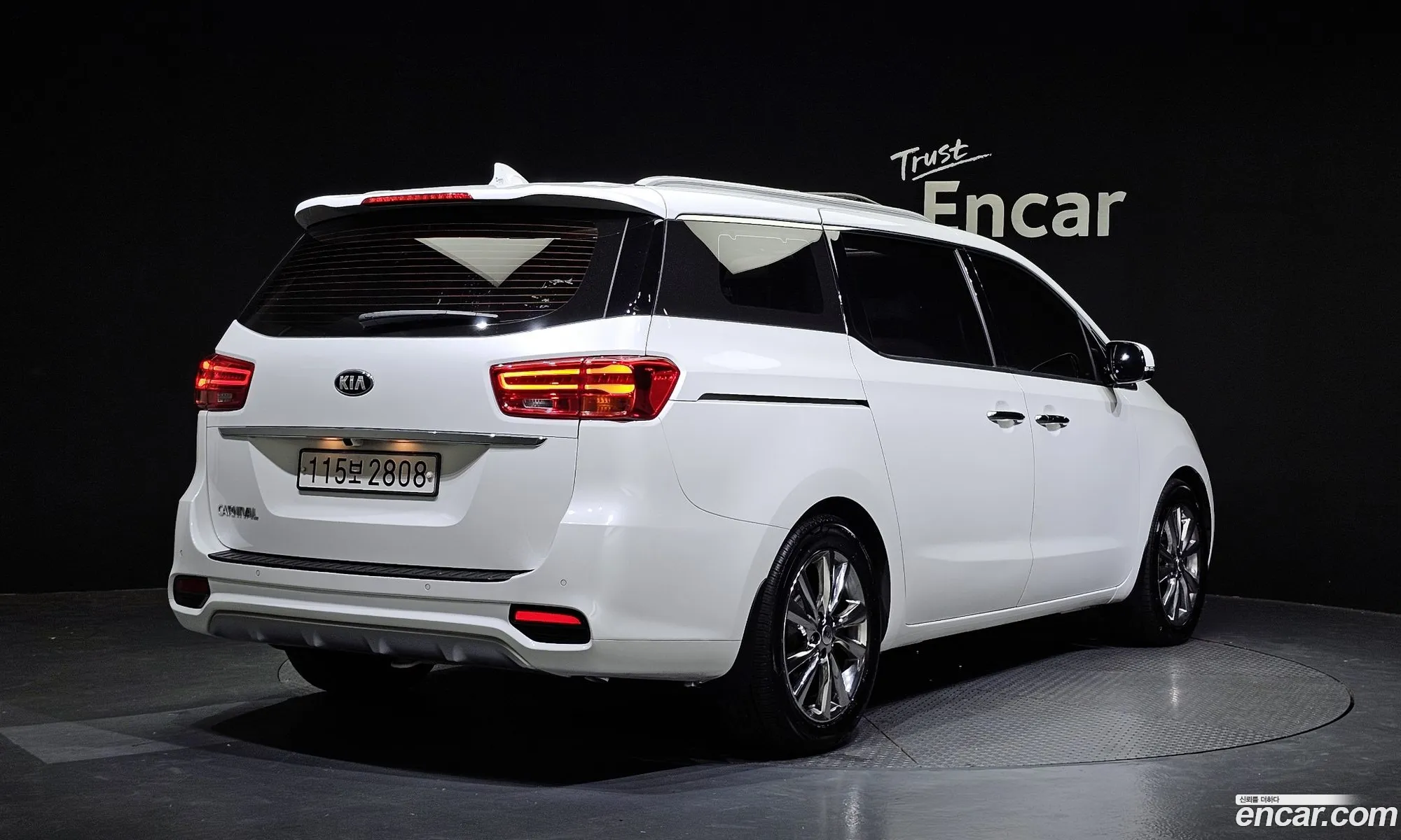 Kia Carnival 9-Seater Prestige 2020 - фотография 11287751
