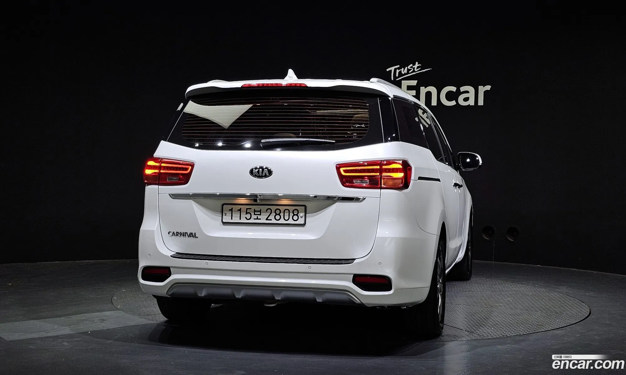 Kia Carnival 9-Seater Prestige 2020 - фотография 11287753