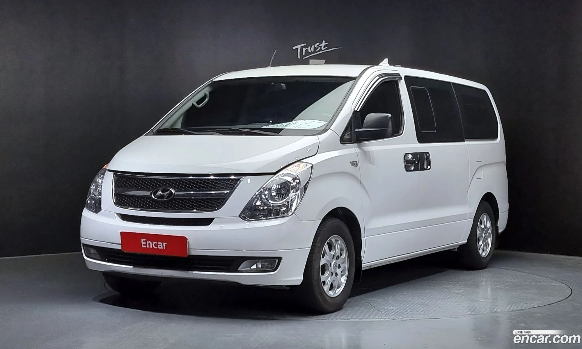 Hyundai Starex 5-Seater Van 2011 - фотография 16953507