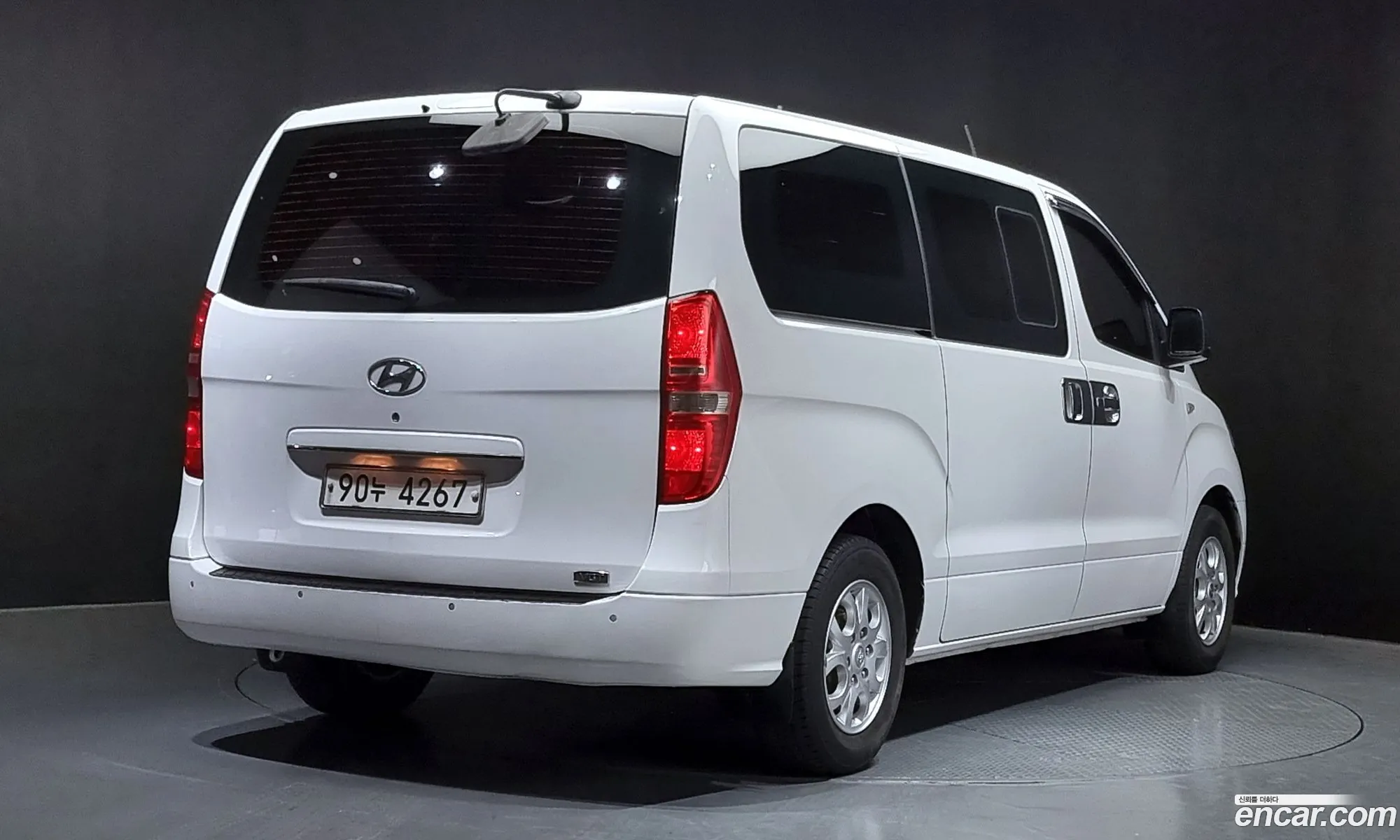 Hyundai Starex 5-Seater Van 2011 - фотография 16953508