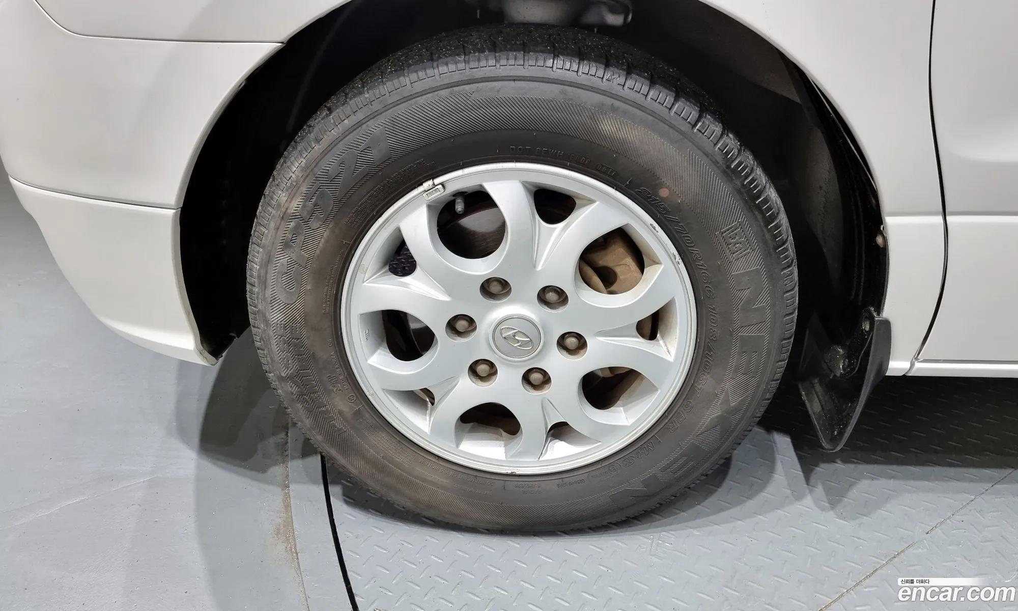 Hyundai Starex 5-Seater Van 2011 - фотография 16953511