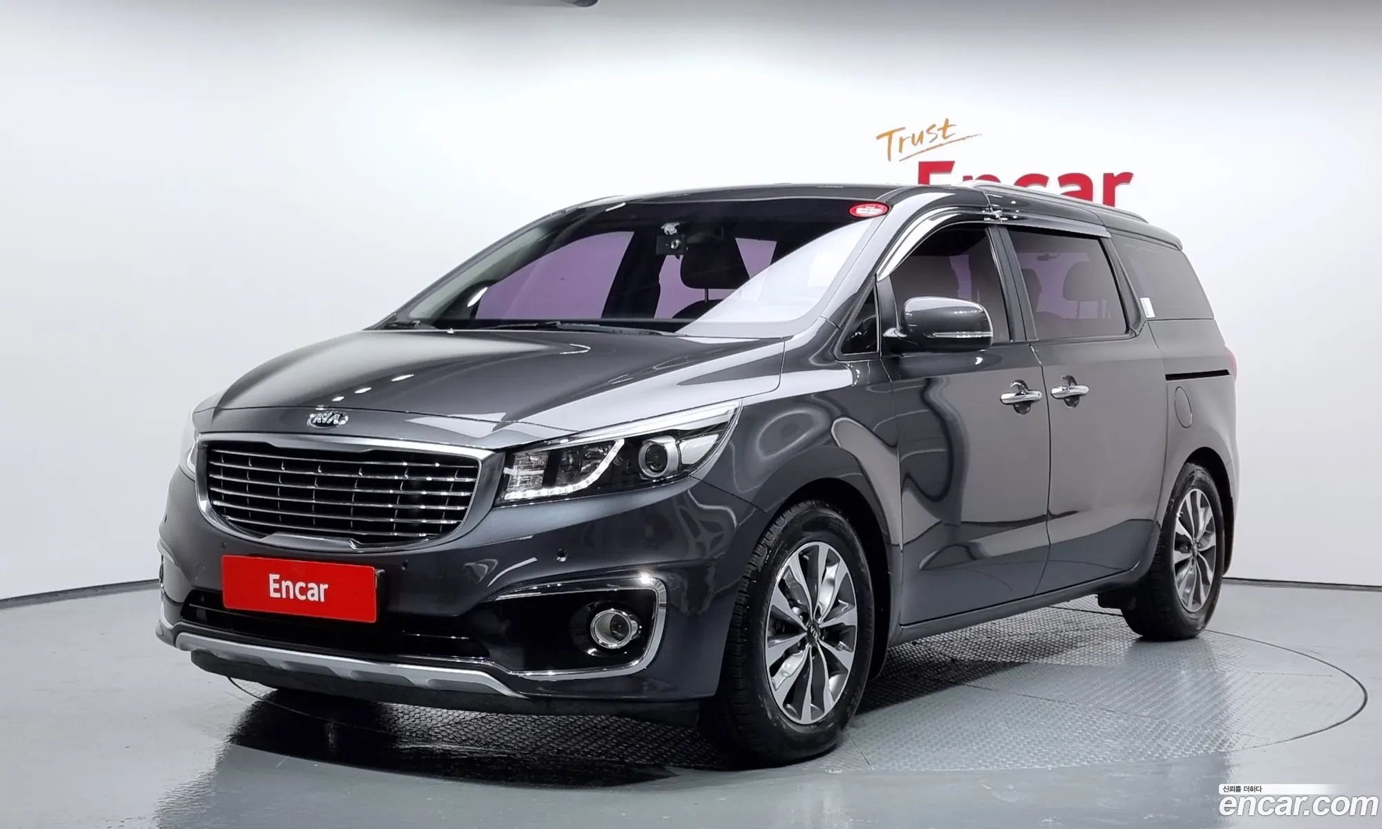 Kia Carnival 9-Seater Prestige 2015 - фотография 15815040