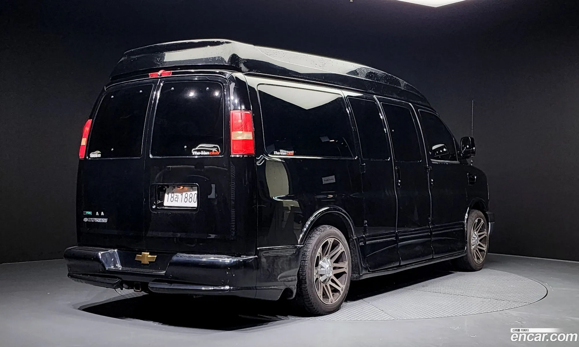 Chevrolet Express Van 53 - фотография 7333576